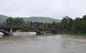 Drama u Visokom: Muškarac se pokušao baciti s mosta, spriječila ga policija