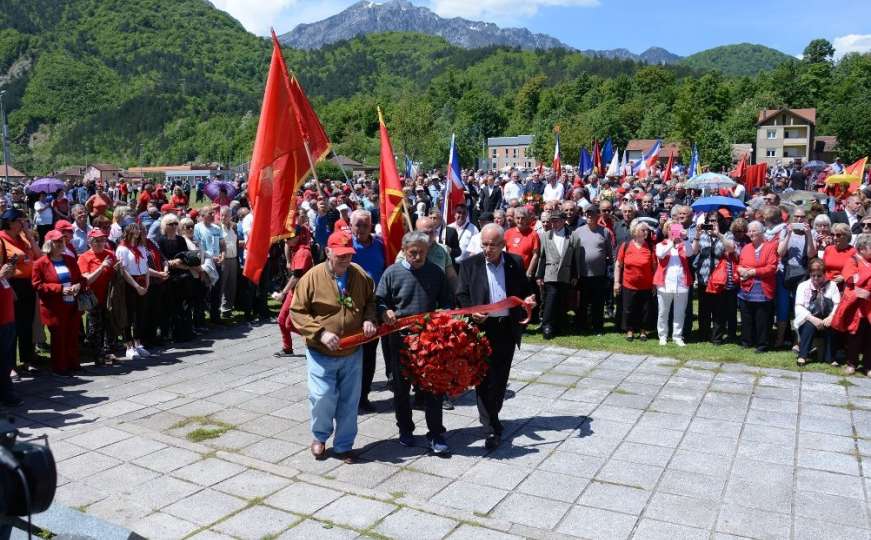 Spuštanjem 76 karanfila u Neretvu obilježena godišnjica Bitke za ranjenike
