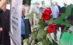 Iz Tuzle ispraćeni tabuti s kostima žrtava genocida u Bratuncu