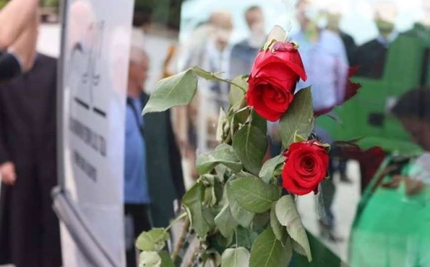 Iz Tuzle ispraćeni tabuti s kostima žrtava genocida u Bratuncu