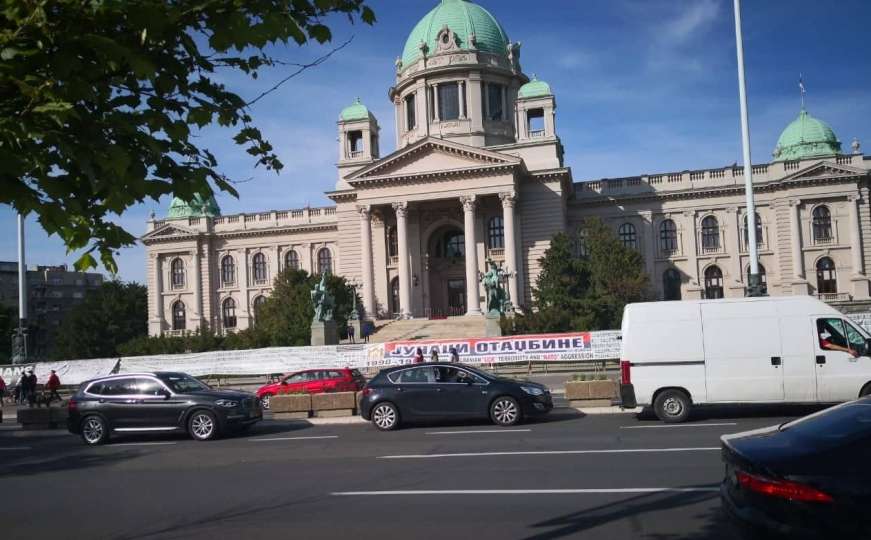 Protesti opozicije u Beogradu: Srbija je taoc Miloševića, Šešelja i Vučića
