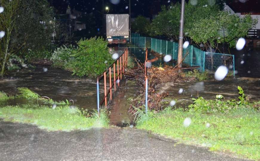 Alarmantno stanje u Prijedoru: Izlile se rijeke, više od 200 objekata poplavljeno