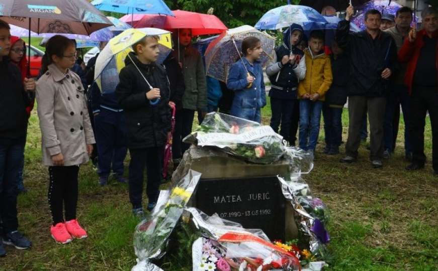 Zenica: Sjećanje na djevojčicu Mateu Jurić, prvu civilnu žrtvu rata u ovom gradu
