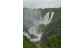 Jedinstven prizor: Zbog padavina Veliki slap Plitvičkih jezera u punoj snazi