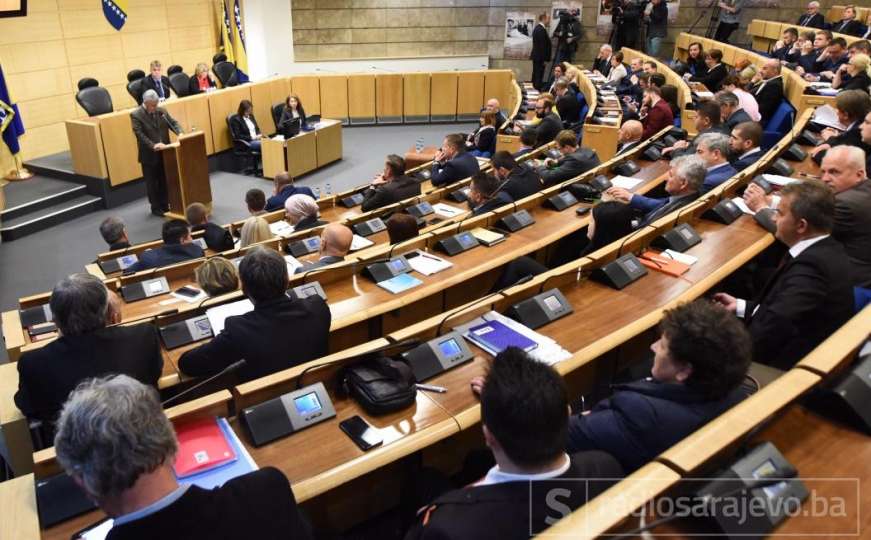 Parlament FBiH usvojio zaključke u vezi migrantske krize: Zatražena izrada strategije