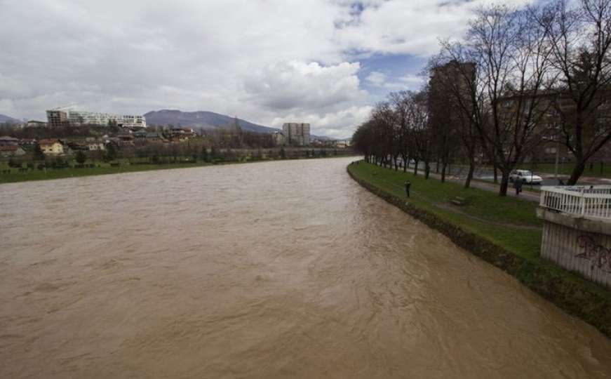 Vodostaj Bosne u Doboju stagnira, civilna zaštita pripravna