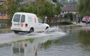 Poplave u Krajini: U Bihaću poplavljeni objekti, ceste, vodostaji rijeka u porastu