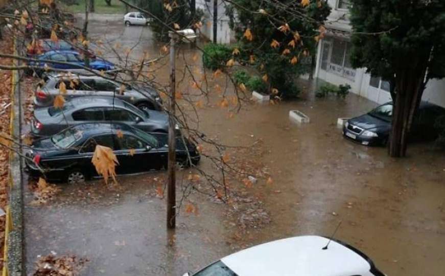 Vozači, OPREZ: Poplave u BiH donijele velike probleme u saobraćaju