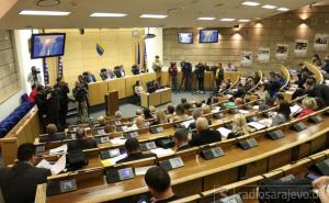 Parlament FBiH: Zaustaviti daljnje aktivnosti na formiranju rezervnog sastava MUP-a RS