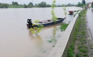Stanje u Bosanskom Šamcu mirno, visoki talas Bosne ne ugrožava kuće 