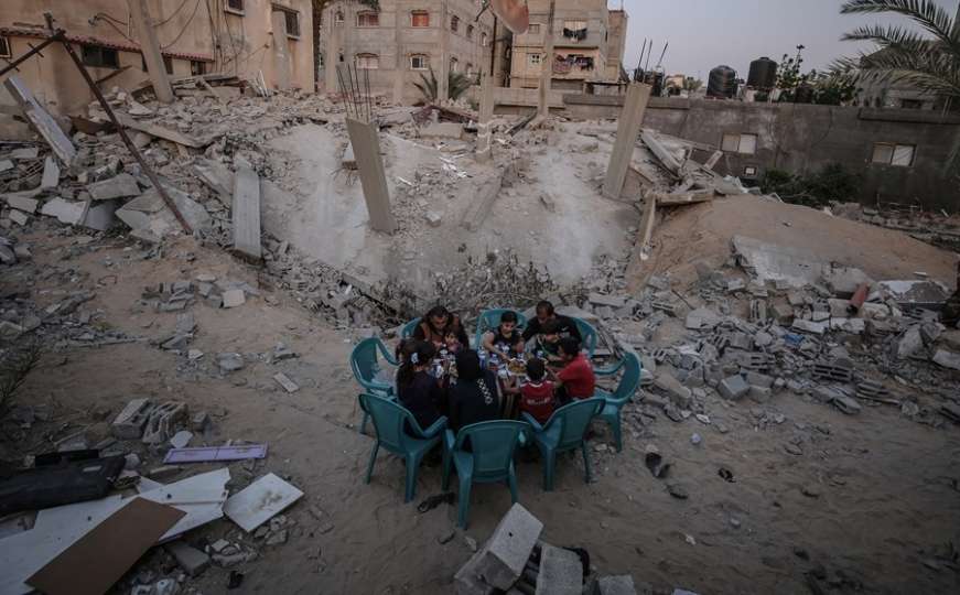 Iftar na ruševinama zgrada: Pogledajte kako izgleda ramazan u Gazi