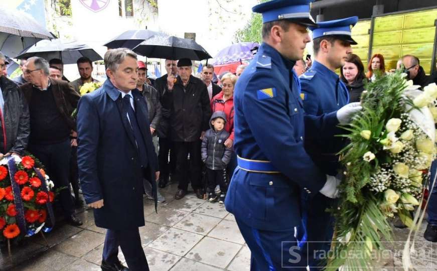Komšić položio cvijeće u znak sjećanja na stradale u toku "Pofalićke bitke"