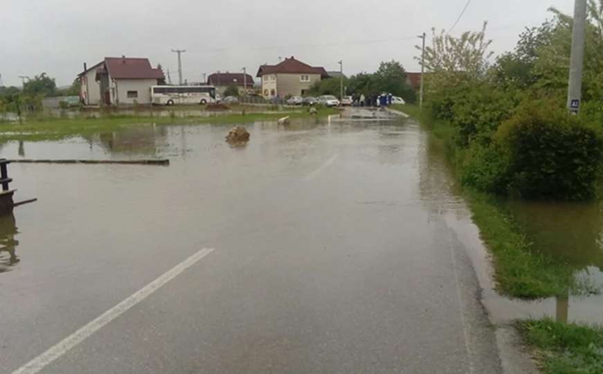 Prijedor: Poplavljeno 400 kuća, stvoreno šest klizišta i porušen pješački most