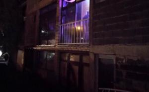 Djevojci koja je pala s drugog sprata kuće ljekari se bore za život