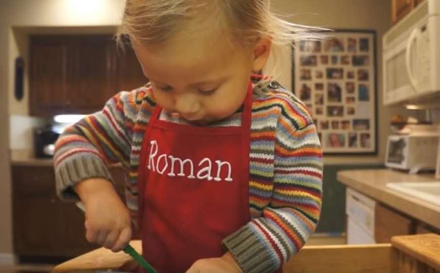 Dvogodišnjak koji kuha je pravi hit na YouTubeu i popravit će vam dan