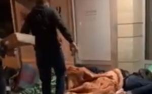 Tuzlaci za primjer: Poslije smjene u restoranu ostavljaju hranu migrantima za sehur