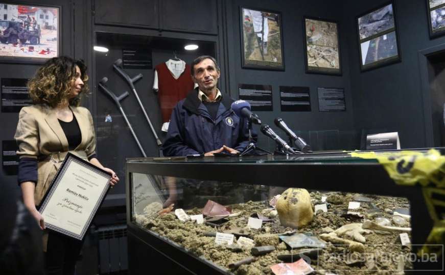 'Sakupljač kostiju' žrtava genocida potpisao ugovor i uručio nove eksponate Muzeju
