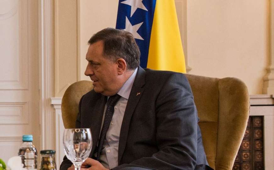 Dodik: Kad je Izetbegović postrojavao vojnike u uniformama niko nije prigovarao