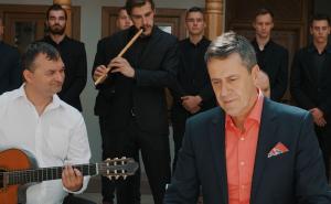 Djelo za sva vremena: Enes Begović i Omladinski hor iz Zenice snimili kasidu "27. noć"