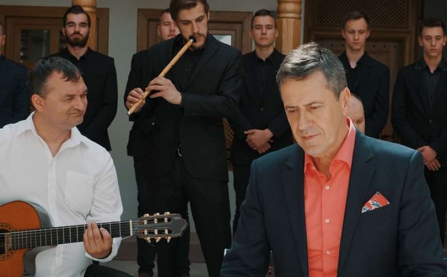 Djelo za sva vremena: Enes Begović i Omladinski hor iz Zenice snimili kasidu "27. noć"