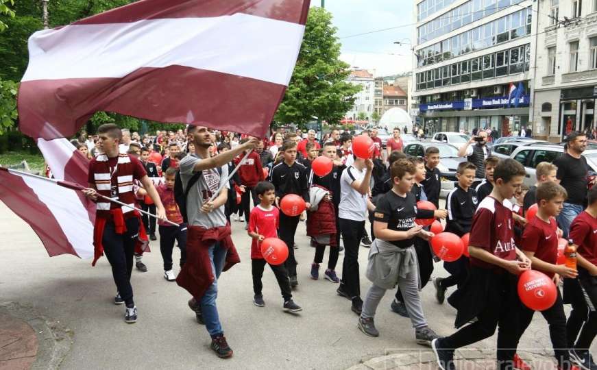 Pogledajte Bordo marš prema stadionu Koševu