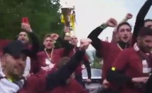 Ludnica na putu prema Vječnoj: Pogledajte slavlje iz šampionskog autobusa