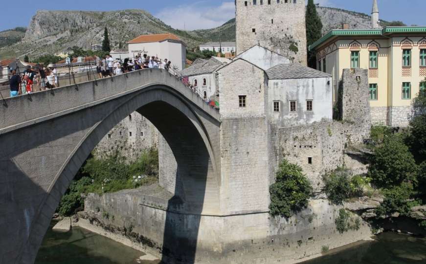 SDA pozvala Inzka da popravi štetu u Mostaru