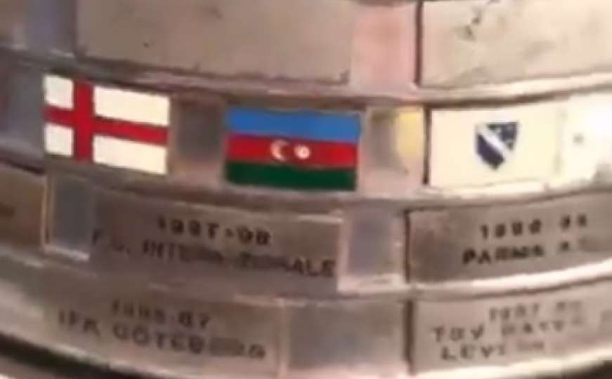 Zastava BiH s ljiljanima na trofeju Europa lige