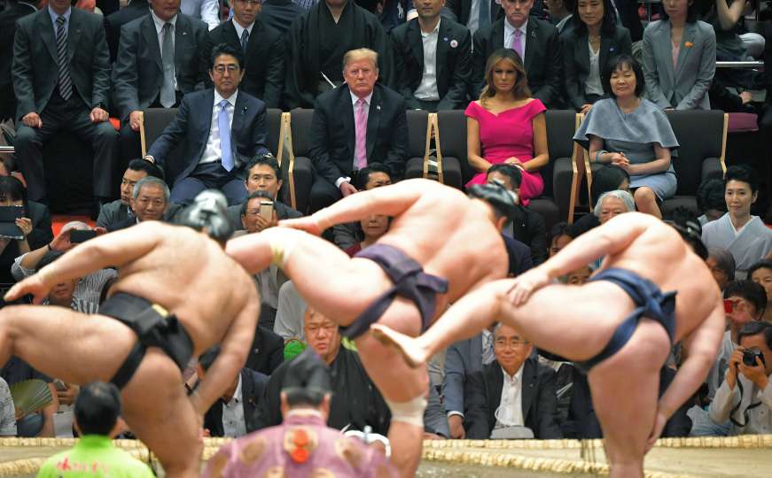 Donald i Melania Trump uživali gledajući hrvanje sumo boraca 
