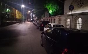 Vozila parkirana blizu džamija ometaju normalno odvijanje saobraćaja 