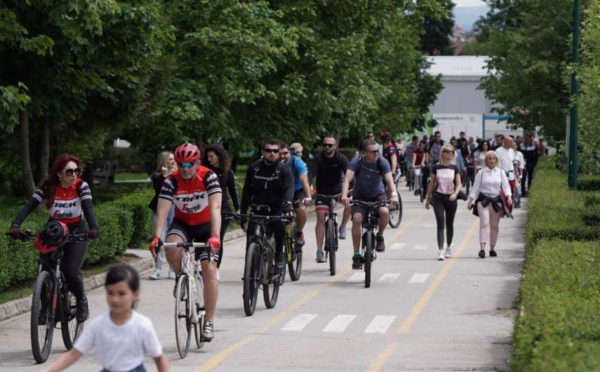 Biciklistička trka "Vozim za nekoga sa autizmom" okupila velik broj građana