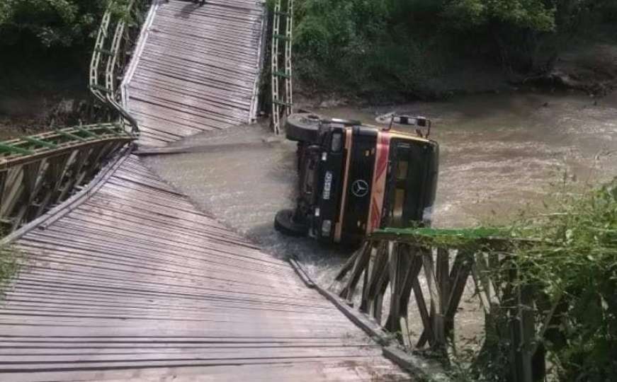 Srušio se most na Spreči pod teretom kamiona