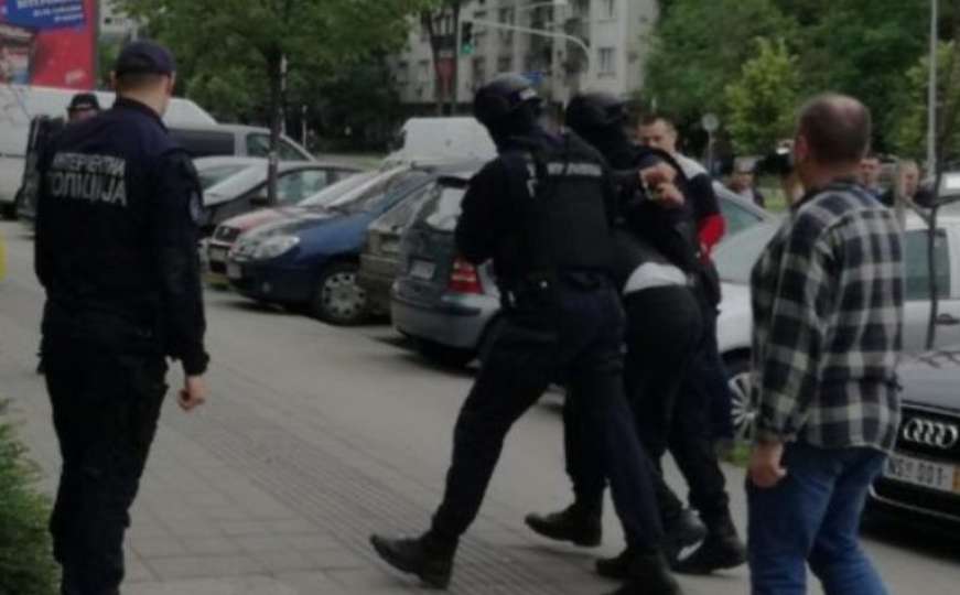 Objavljen video: Ovako je policija uhapsila Gorana Jankovića koji je ubijao pred djecom