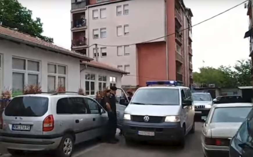 Prvi snimak hapšenja u Sjevernoj Mitrovici dok odjekuje jezivi zvuk sirena