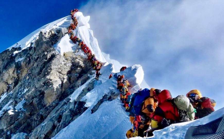 Uznemirujući detalj na fotografiji grupe planinara s Mount Everesta