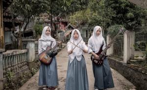 Nose hidžab i sviraju metal muziku: Tri učenice ruše stereotipe