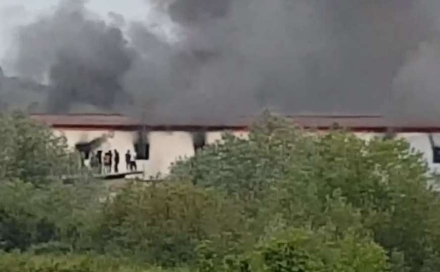Velika Kladuša: Požar u prihvatnom centru za migrante, veliki broj povrijeđenih