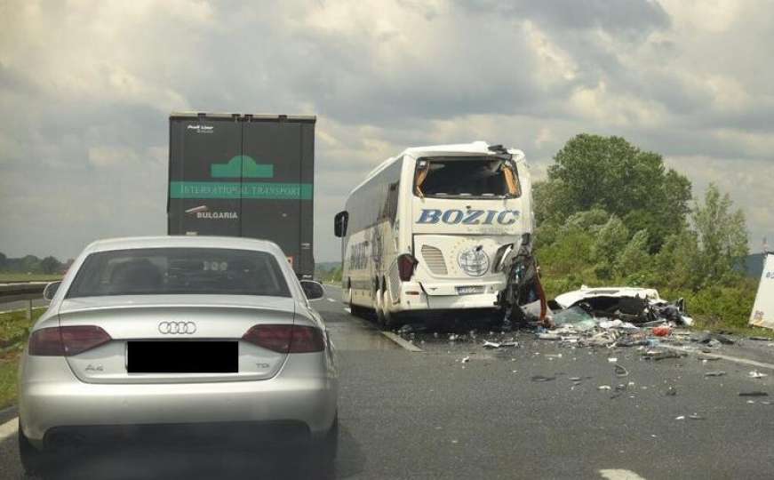 Sudarili se autobus iz BiH i kamion: Jedna osoba poginula, više povrijeđenih