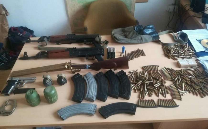 Uhapšen pripadnik četničkog pokreta, u kući pronađen arsenal oružja