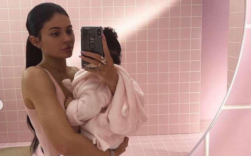 Jednogodišnja kćerkica Kylie Jenner završila u bolnici