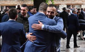 Miris Bajrama u čaršiji: Čestitanje, bajramluk, kafa i baklava, paklame...