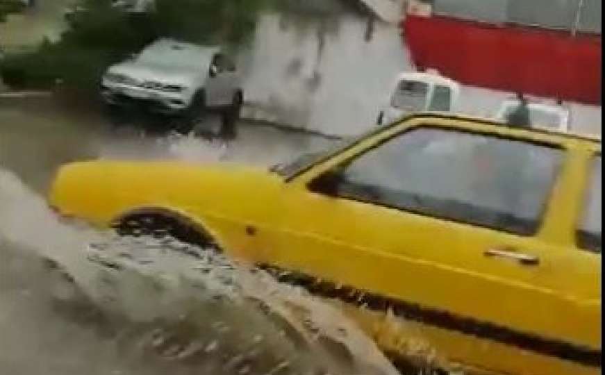 Pogledajte kolaps saobraćaja kod Hitne pomoći u Sarajevu
