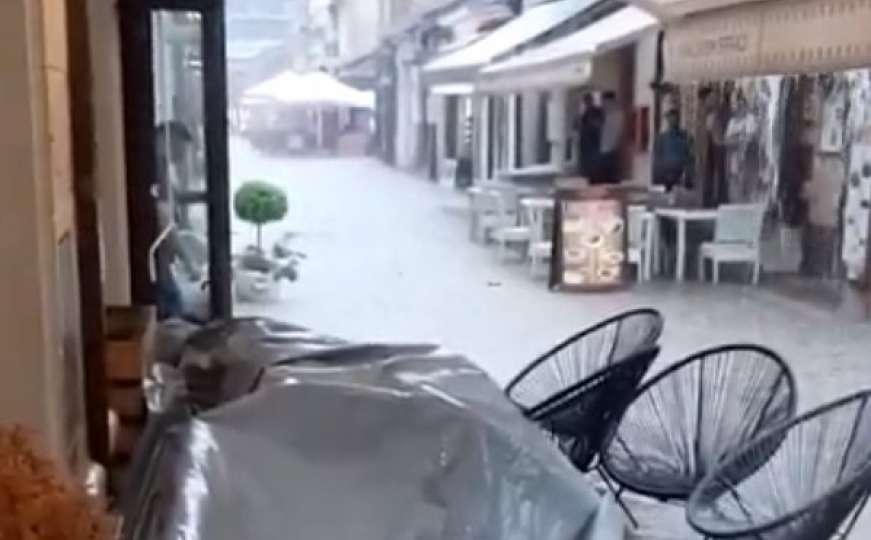 Potop u Sarajevu: Pogledajte poplavu na Baščaršiji 