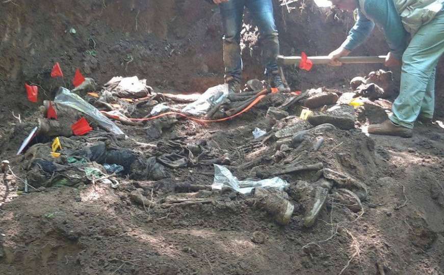 Na Igmanu pronađeno sedam tijela, poznato i kada će biti izvađena iz masovne grobnice