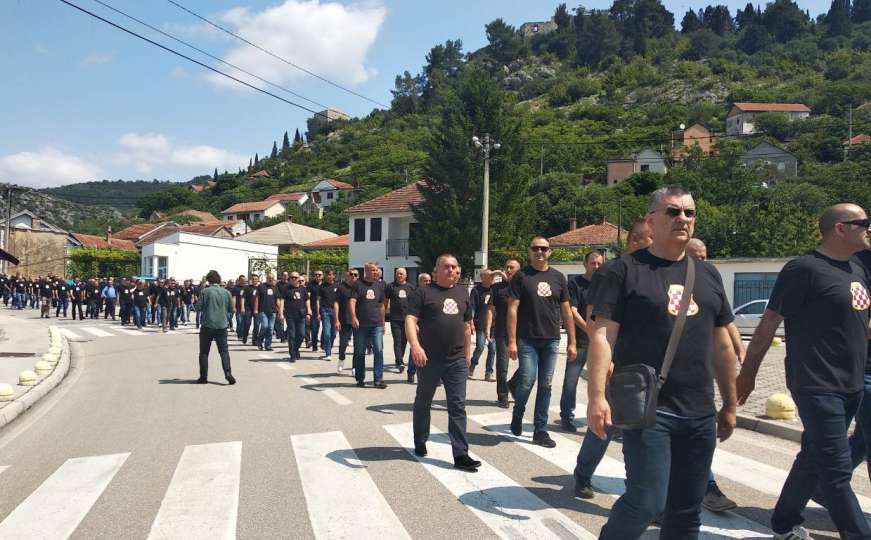 "Crnokošuljaši" na ulicama Stoca, logoraši u šoku