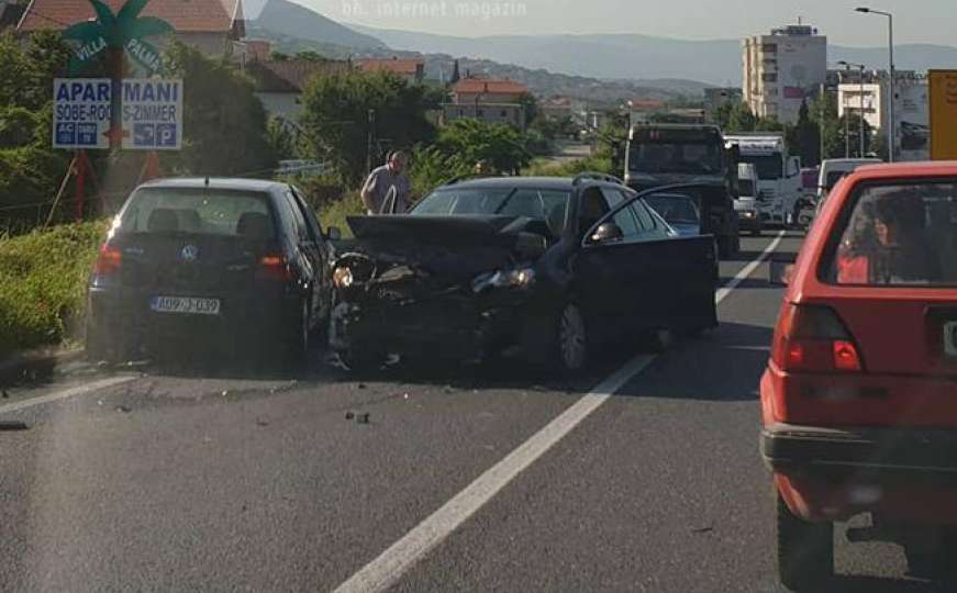 Crni petak u BiH: Četvero povrijeđenih u sudaru tri vozila kod Mostara