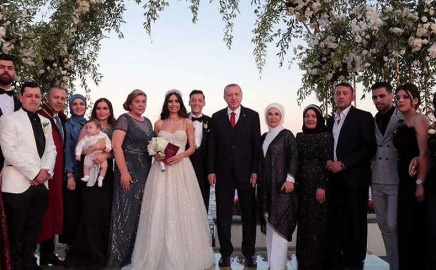 Erdogan vjenčani kum Mesutu Ozilu i lijepoj glumici Amini Gulse
