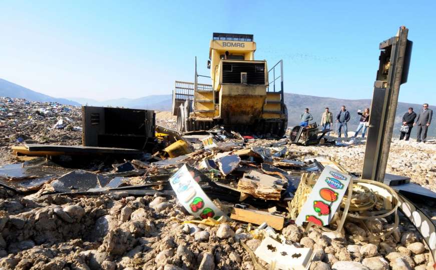 Protest Mostaraca: Blokirano odlaganje otpada na deponiju Uborak