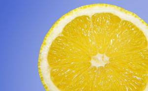 Ne bacajte limunovu koru: Zdravija je od soka, a evo šta sve možete s njom