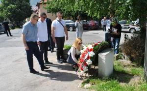 Tužno sjećanje: Agresorska granata ubila ih je na dženazi sugrađanki